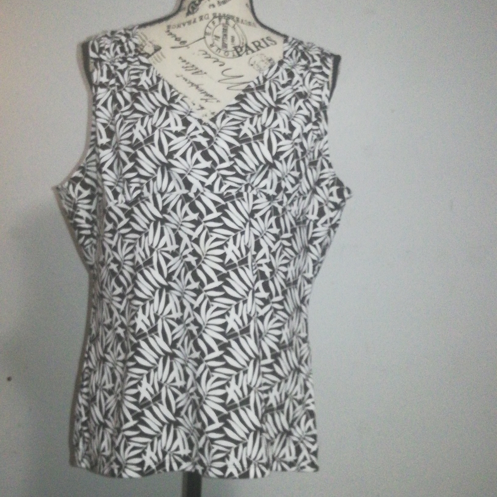 Ann Taylor tank top sleeveless size XL 100 %Polyester black white